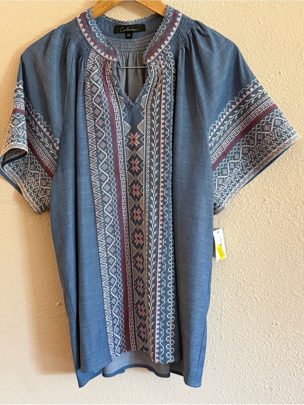 Caleoos womens NWT embroidered top size XL